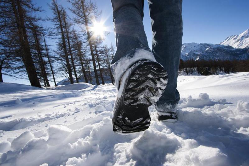 Winter Foot Rescue: Preventing Cracking, Dryness & Pain During Cold Weather Months